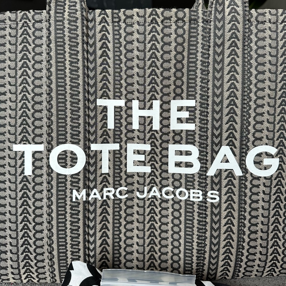 Marc Jacob's The Tote Bag (Large)